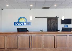Days Inn & Suites by Wyndham Lancaster Amish Country 2