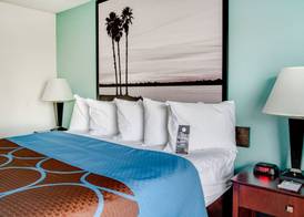 Super 8 by Wyndham St. Petersburg 4