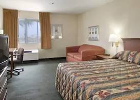Ramada by Wyndham Hawthorne/LAX 4