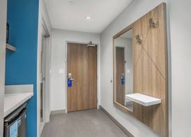 Holiday Inn Express & Suites Cedar Rapids NE - Marion by IHG 4