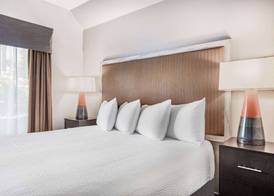 Ramada by Wyndham Bakersfield 5