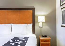 La Quinta by Wyndham Tucson Airport 4