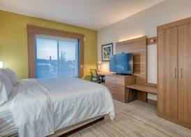 Holiday Inn Express & Suites GREENVILLE by IHG 4