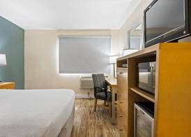 Days Inn by Wyndham Woodland 4
