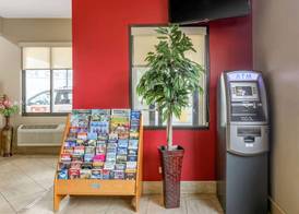 Econo Lodge Shorewood 5