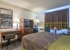 Super 8 by Wyndham Colorado Springs/Chestnut Street 5