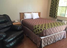 Townhouse Inn and Suites 4
