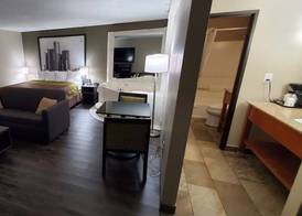 Super 8 by Wyndham Sterling Heights/Detroit Area 4