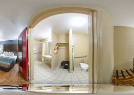 Econo Lodge Inn & Suites I-35 at Shawnee Mission 5