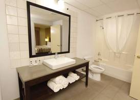 Country Inn & Suites by Radisson, Crystal Lake, IL 4