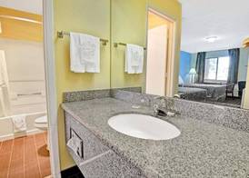 Days Inn & Suites by Wyndham Albuquerque West 3