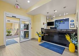 Days Inn & Suites by Wyndham DFW Airport South-Euless 4