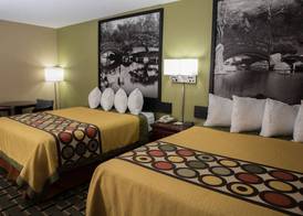 Econo Lodge Canton North 2