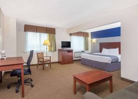 Baymont by Wyndham Dubuque 3