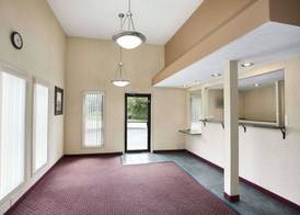 Travelodge by Wyndham La Porte/Michigan City Area 2