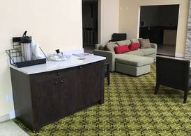 Days Inn & Suites by Wyndham Rochester Hills MI 2