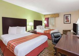 Days Inn & Suites by Wyndham Madison Heights MI 3