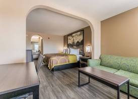 Super 8 by Wyndham Lake Charles Northeast 5