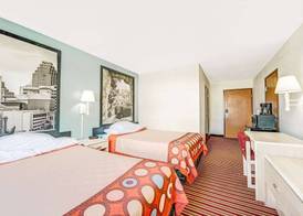 Super 8 by Wyndham San Antonio/Fiesta 5