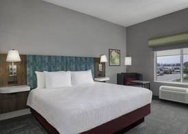 Hampton Inn Midland, On 5