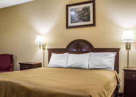 Econo Lodge Inn & Suites North Syracuse Airport 4
