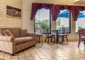 Econo Lodge Fayetteville I-95 4