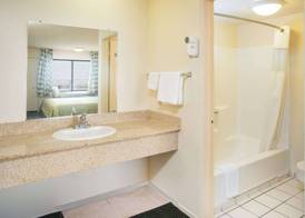 Travelodge by Wyndham Indio 4