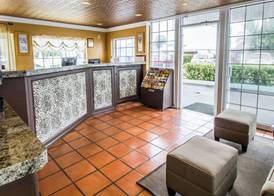 Econo Lodge Cocoa Beach - near the Port 4