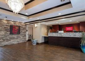 Red Roof Inn & Suites Dover Downtown 2