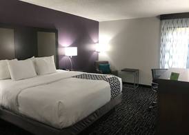 La Quinta Inn by Wyndham Davenport & Conference Center 5