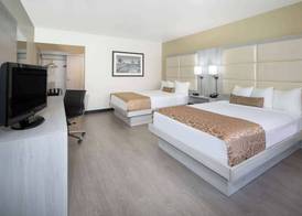 Ramada by Wyndham Burbank Airport 5