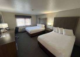 Best Western Plus Paper Valley Hotel 3