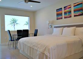 Diane Oceanfront Suites 3