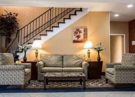 Econo Lodge Lakes Region 4