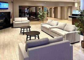 Ramada by Wyndham Glendale Heights/Lombard 4