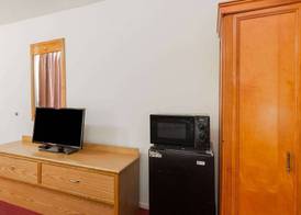 Days Inn by Wyndham Castaic Six Flags Magic Mountain 5