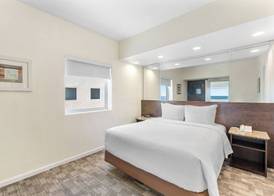 Crystal Beach Suites Miami Oceanfront Hotel 4