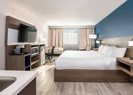 Comfort Suites Kingston Central 4