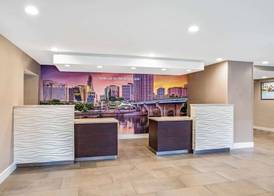 La Quinta by Wyndham Hartford Bradley Airport 3