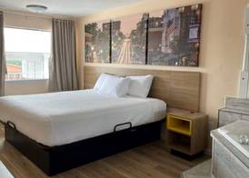 Days Inn By Wyndham Branson Near Theatre District 4