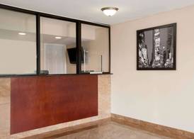 Super 8 by Wyndham Rahway/Newark 2