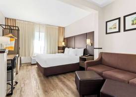 Comfort Suites Lumberton North 4