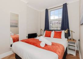 Bright Apartments near Hyd Park 4