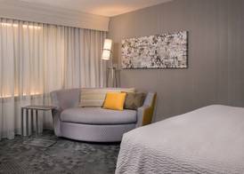 Courtyard by Marriott Lansing 3