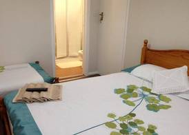 Apple House Guesthouse Heathrow Airport 3
