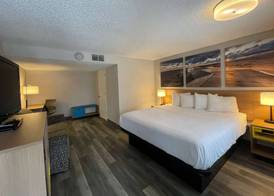 Days Inn and Suites by Wyndham Port Huron 4