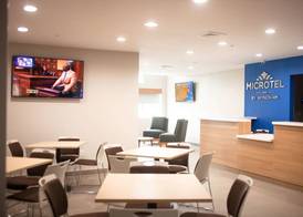 Microtel Inn & Suites by Wyndham Camp Lejeune/Jacksonville 2