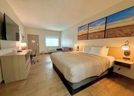 Quality Inn & Suites Victoria South 4