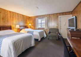 Knob Hill Motor Lodge 5