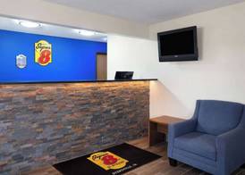 Super 8 by Wyndham Dyersville 2